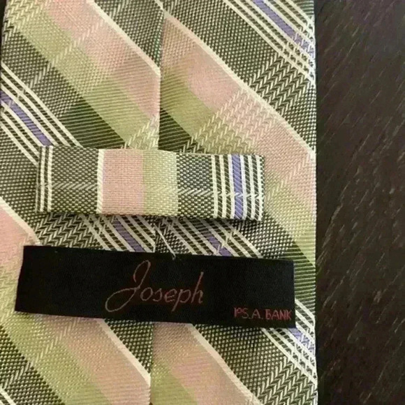 Jos A Bank Tie EUC - Picture 3 of 4